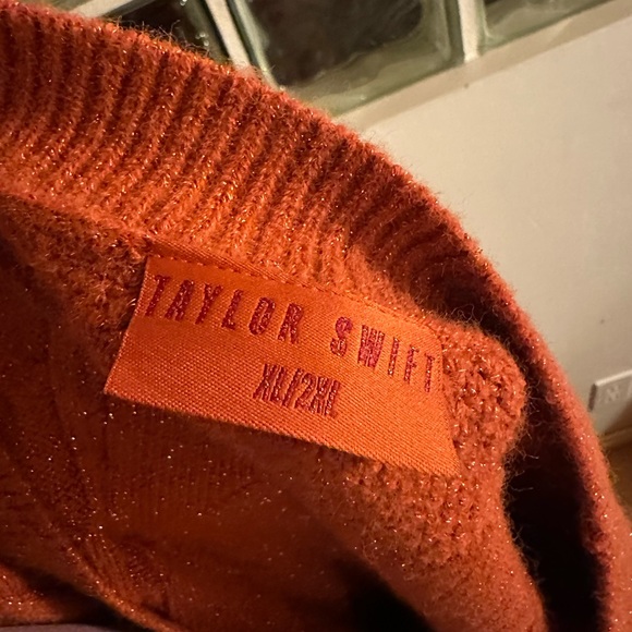 Taylor Swift The Life of a Showgirl Box & Sweater & CD - Picture 5 of 6